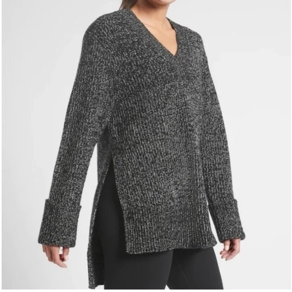 Athleta Shasta V-neck Women's Black wool blend Sweater size M NWT